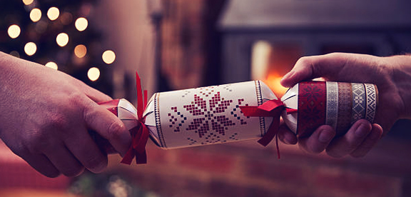 christmas day crackers uk